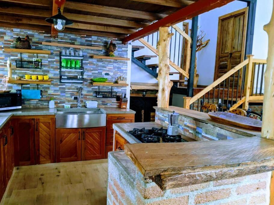 El Encanto Mountain Cabin ซาเลนโต ภายนอก รูปภาพ
