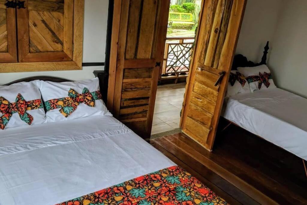 El Encanto Mountain Cabin ซาเลนโต ภายนอก รูปภาพ