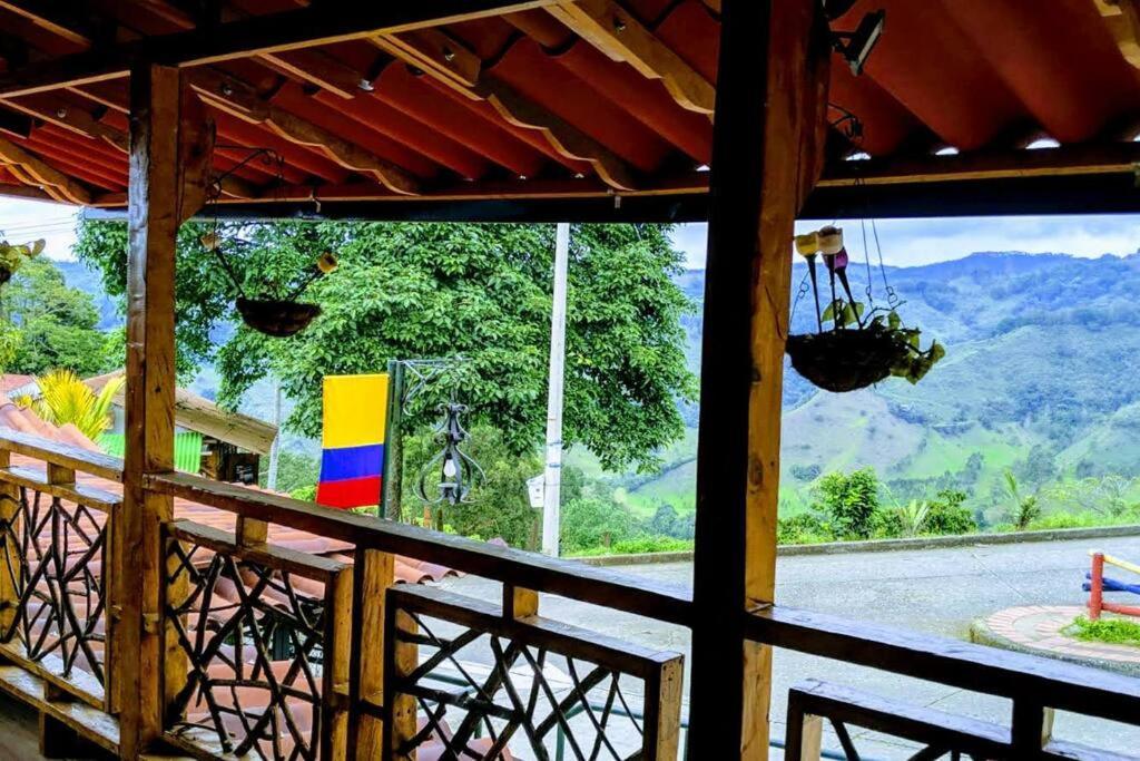 El Encanto Mountain Cabin ซาเลนโต ภายนอก รูปภาพ